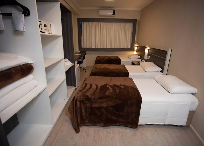 Master Express Dom Pedro Ii - Proximo Ao Consulado Americano E Aeroporto 3* Porto Alegre